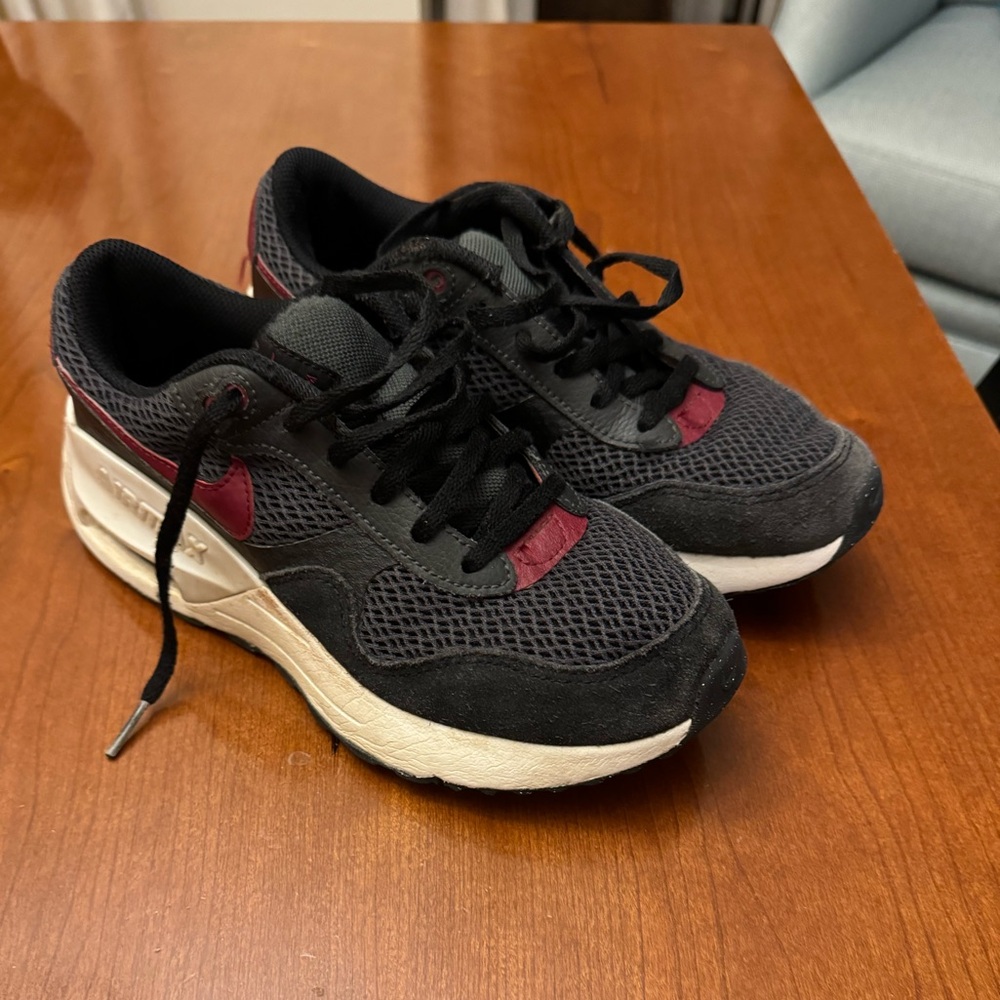 Nike Air Max Youth Boys size 4.5 athletic shoes